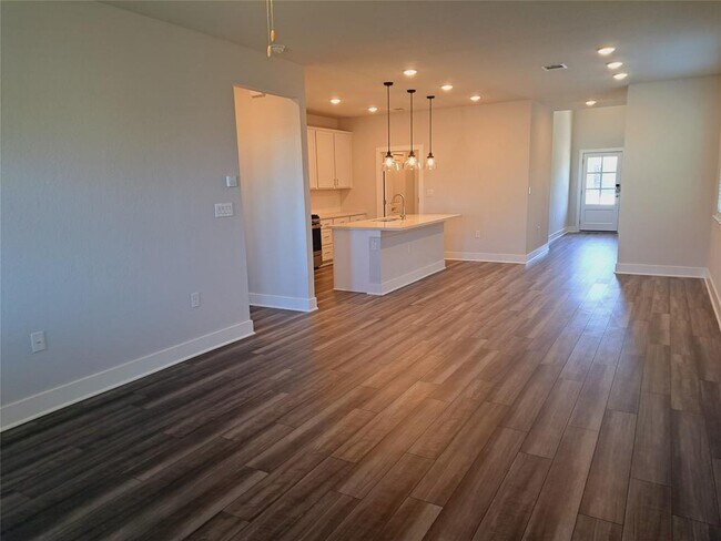 Foto del edificio - 1720 Purple Martin Dr