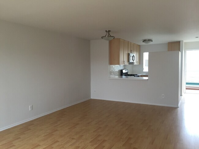 Building Photo - 613 E Verdugo Ave