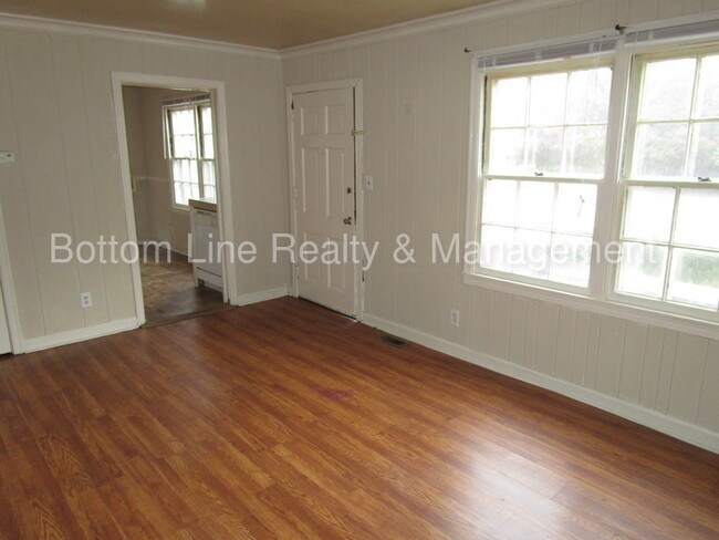Building Photo - 1449 Remount Rd