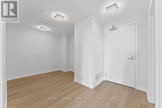 Photo du bâtiment - 360 Deschâtelets Ave.