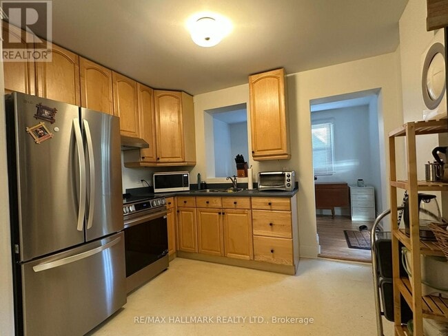 Building Photo - 134 Ferrier Ave