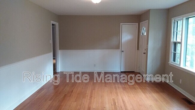 Foto del edificio - 904 Nelson Dr