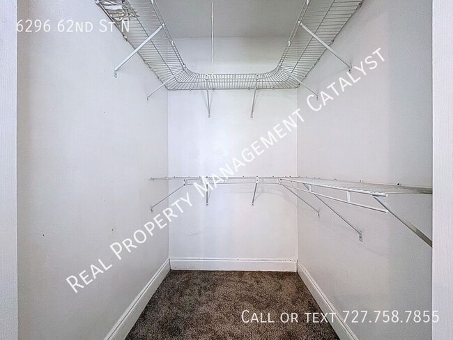 Foto del edificio - 6296 62nd St N