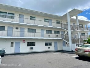 Building Photo - 1431 Oak St