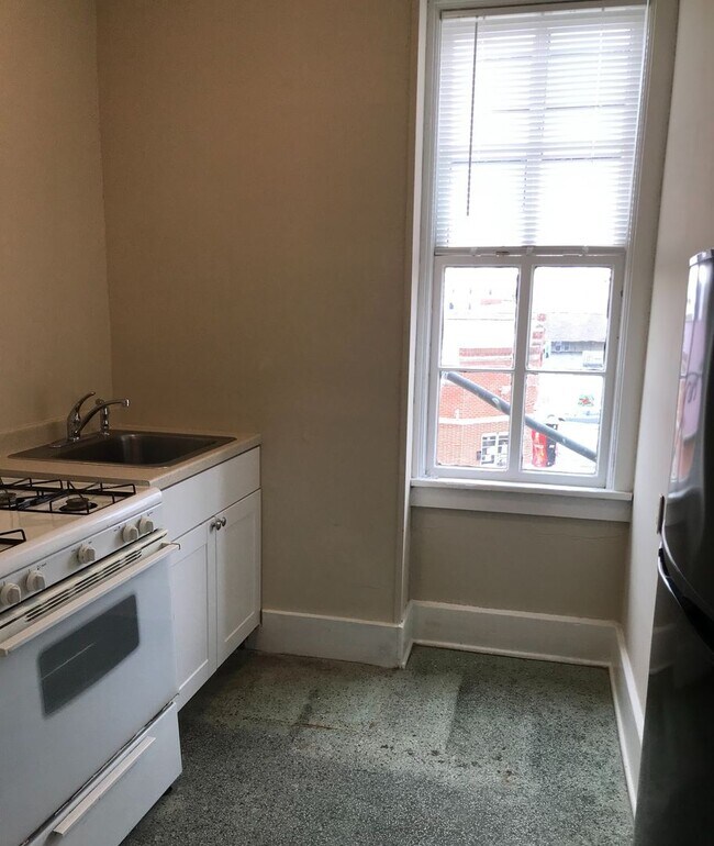 Foto del edificio - Recently Remodeled Studio Apartment