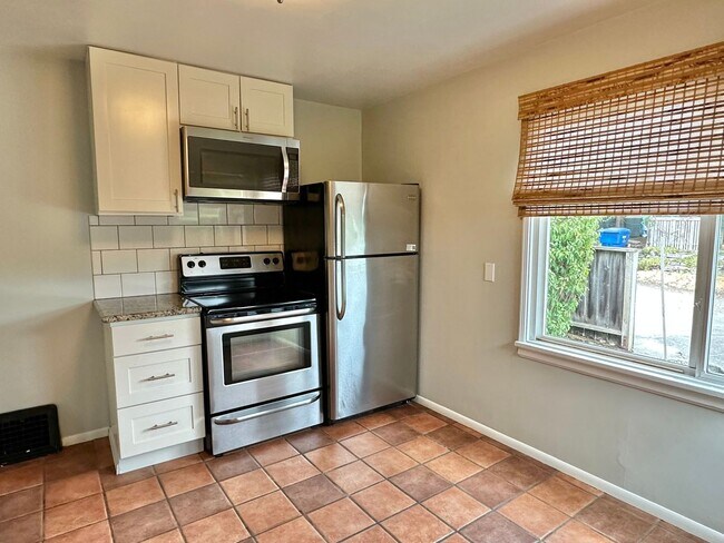 Foto del edificio - Beautiful 3 Bedroom home in desirable Ball...