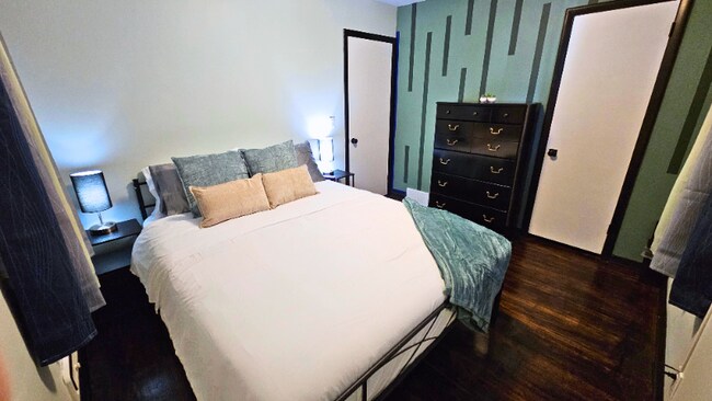 Building Photo - 7433 15th Ave S