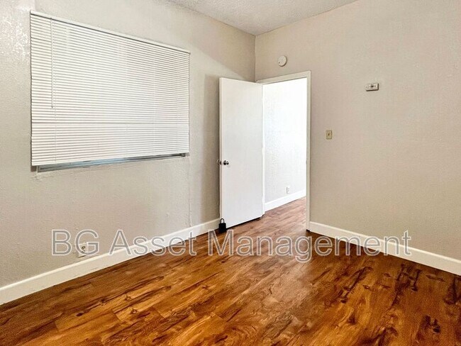 Building Photo - 916 Marin St