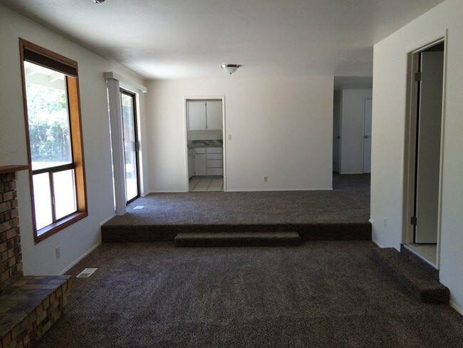 Foto del edificio - 3bed 2 bath House For Rent!