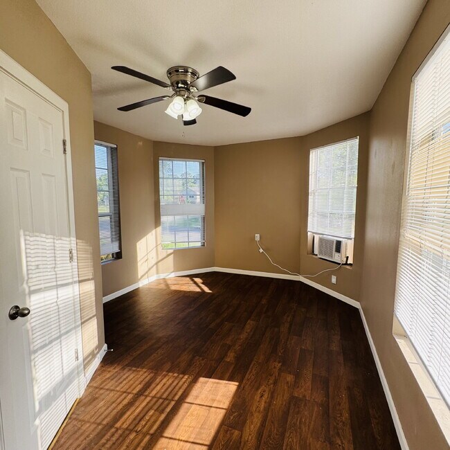 Foto del edificio - Victorian-style 1 Bedroom | 1 Bathroom Apartment in The Avenues!