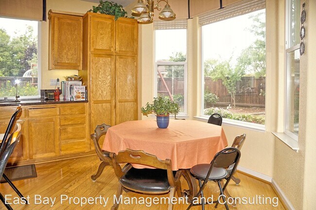 Foto del edificio - 4 br, 3 bath House - 8180 Rinconada Court