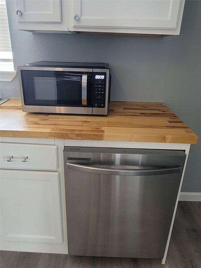 Building Photo - 5211 Ave S