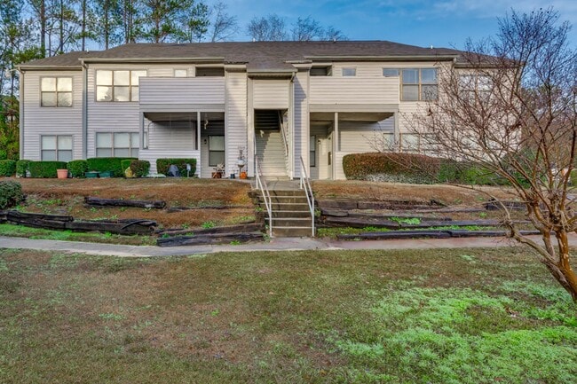 Building Photo - Charming 2 bedroom, 2 bathroom home locate...