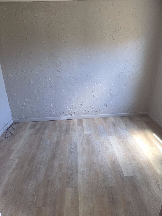 Foto del edificio - Spacious 3-Bedroom Home with Dedicated Laundry & Dining Room — 50% Off Your First Month!
