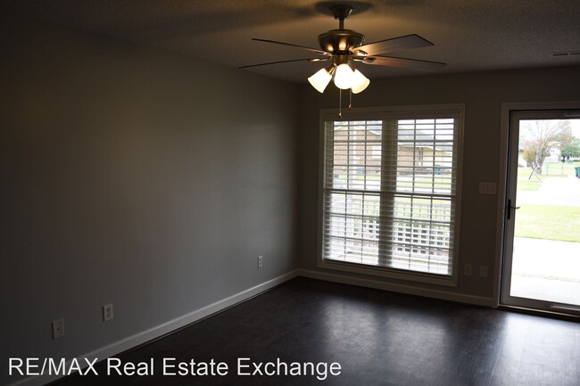Building Photo - 1000-1008 Pinecrest Dr