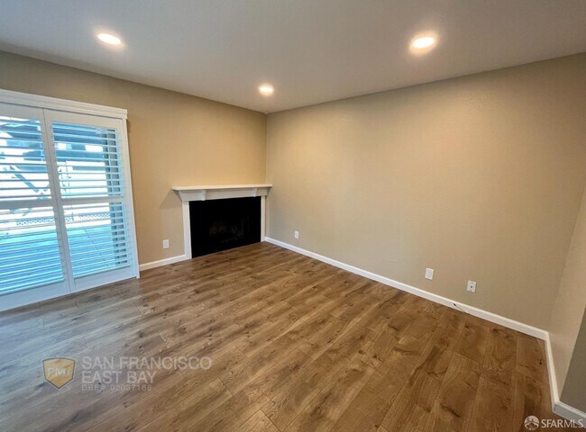 Building Photo - 1716 Parkside Dr