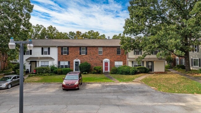 Building Photo - 200 Pine Forest Dr
