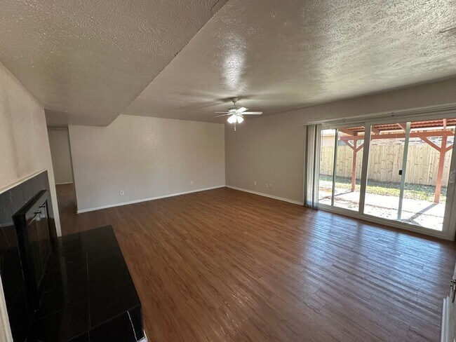 Building Photo - Lovely Home for rent in Plano!