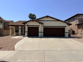 Building Photo - 40889 Robards Way