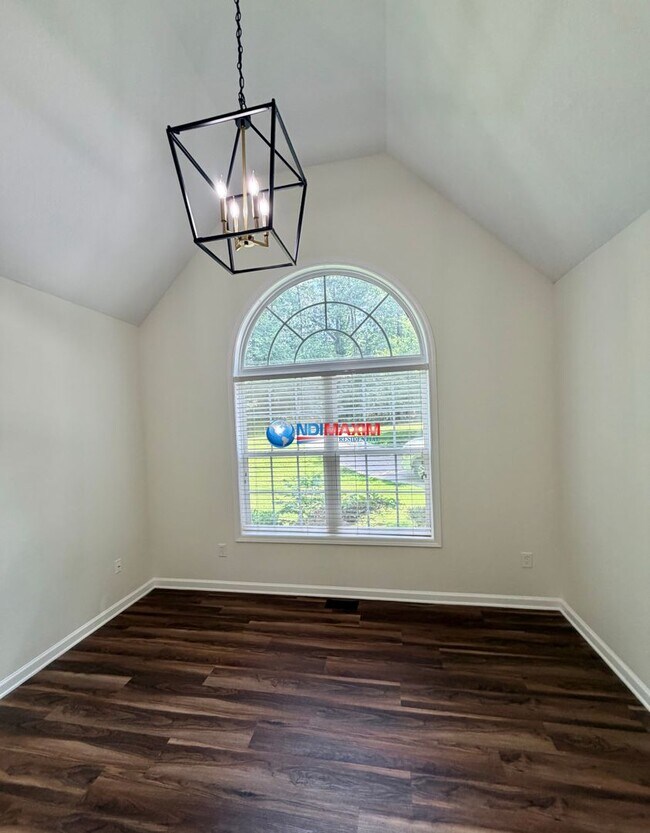 Building Photo - Spacious RENOVATED house with full walk-out basement in Jonesboro