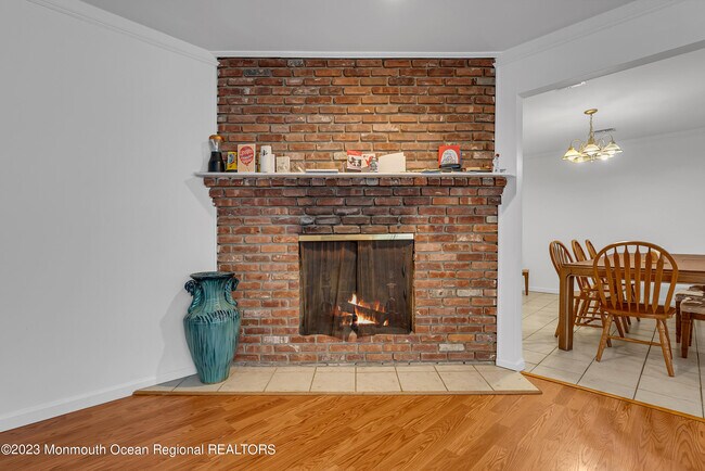 Foto del edificio - 858 Newman Springs Rd