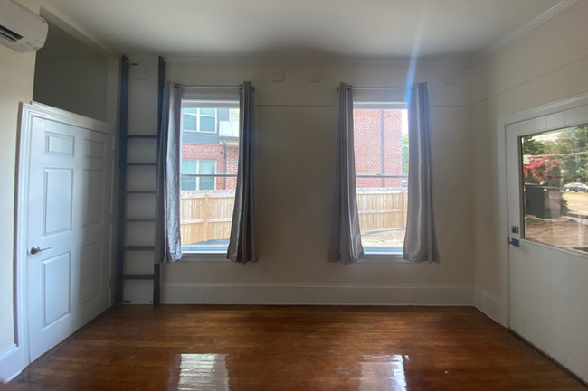 Unit D from the door - 1415 Hillsborough St