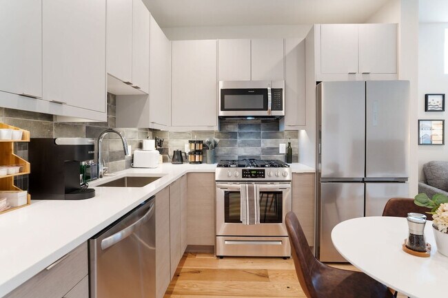 Foto del edificio - 4424 Burke Ave N