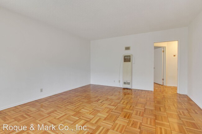 Building Photo - 933 3rd St