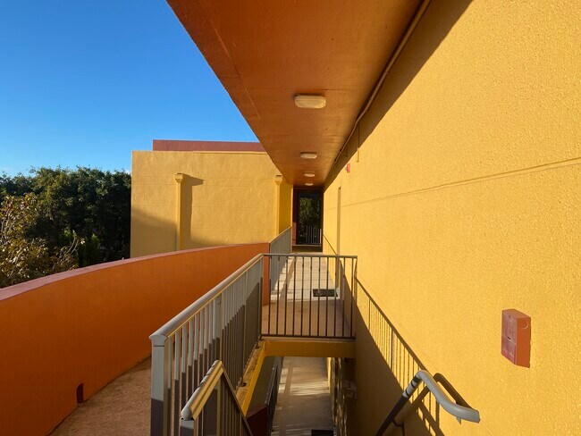 Foto del edificio - 2756 Day Ave