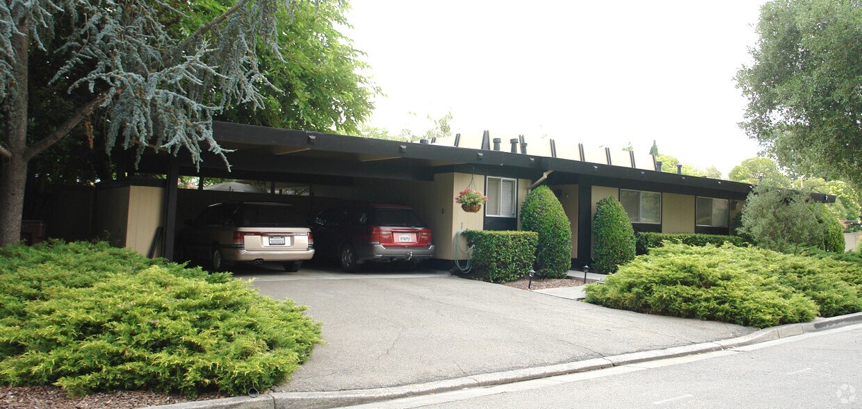 Foto del edificio - 980-982 Almanor Ct