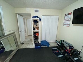 Building Photo - 9435 Fontainebleau Blvd