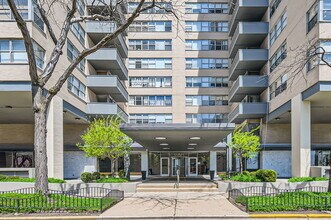 Building Photo - 6301 N Sheridan Rd