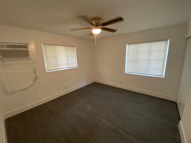 Foto del edificio - 1842 Madison St