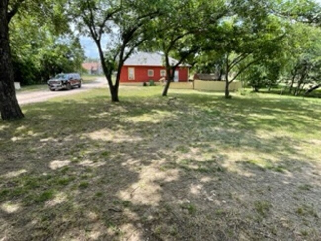 Building Photo - 1312 Central Texas Expy