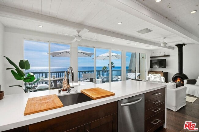 Foto del edificio - 11940 Whalers Ln