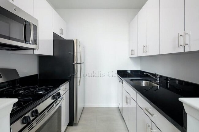 Foto del edificio - 3 bedroom in NEW YORK NY 10006