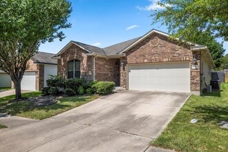 Building Photo - 2041 Livonia Dr
