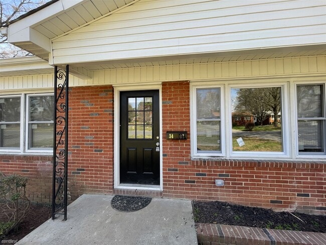 Building Photo - 2 br, 1 bath Duplex - 3401 Meredith Avenue...