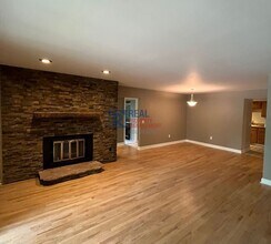Building Photo - 400 Emery St