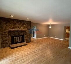 Building Photo - 400 Emery St