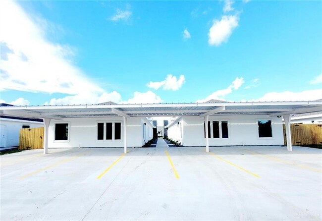 Foto del edificio - 3504 Frio Ave