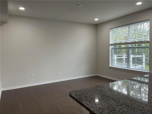 Foto del edificio - 1453 Black Forest Dr