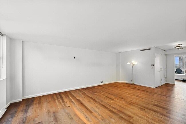Foto del edificio - 6301 N Sheridan Rd
