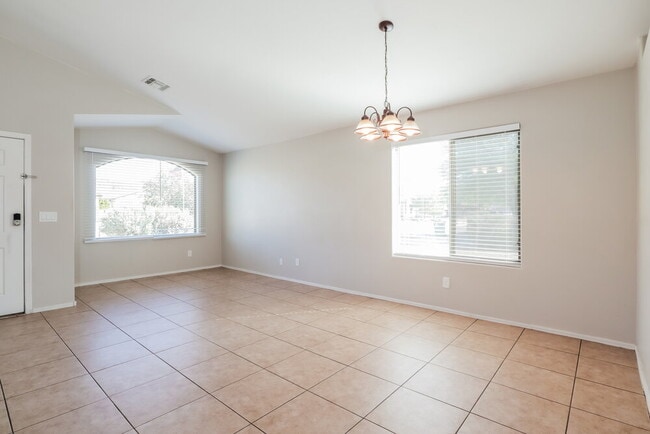 Foto del edificio - 5861 W Agave Bloom Ln