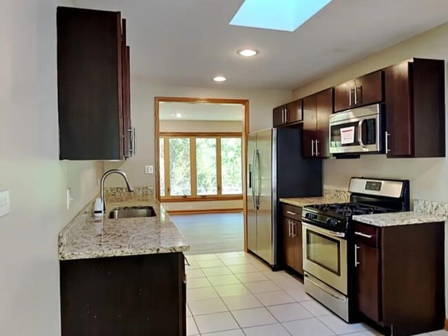 Foto del edificio - 103 S Cedarcrest Dr