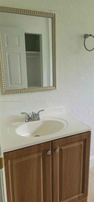 Foto del edificio - 1514 NW 11th Pl