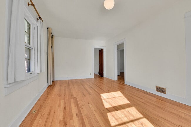 Foto del edificio - $2,600.00, 1 bed + non-conforming room, 1 ...