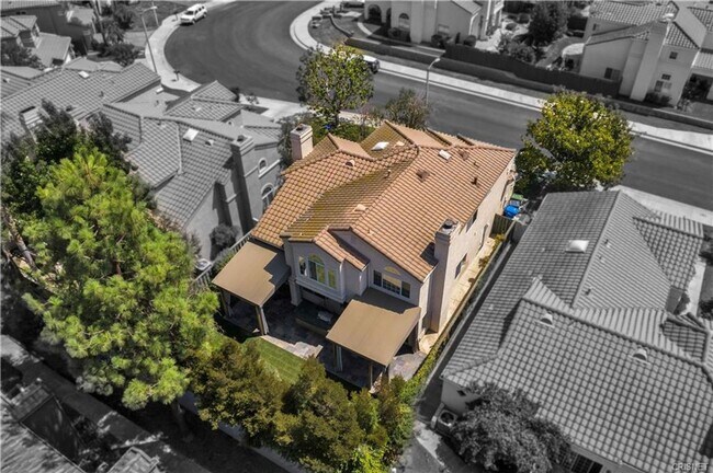 Building Photo - BEAUTIFUL LONE OAK HOME IN CALABASAS!