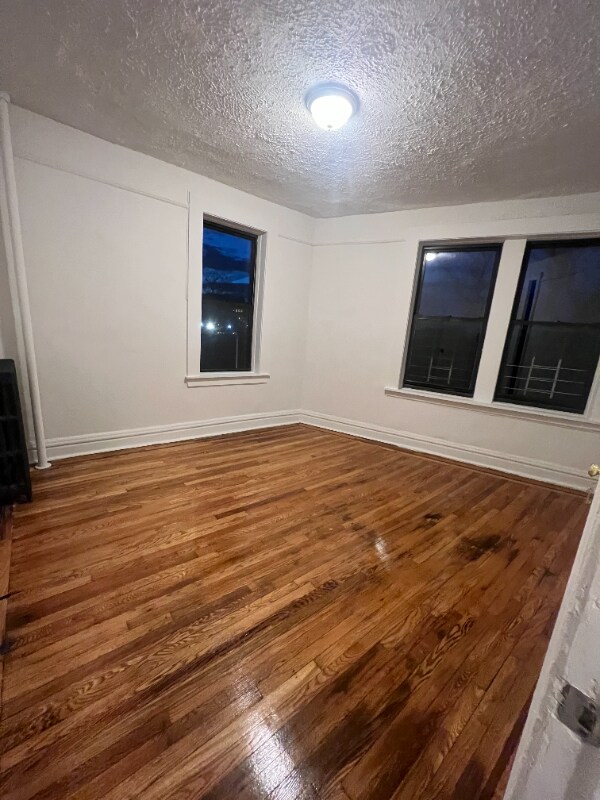 Building Photo - 316 E 211th St