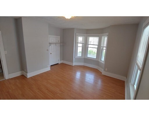 Building Photo - 316 Medford St